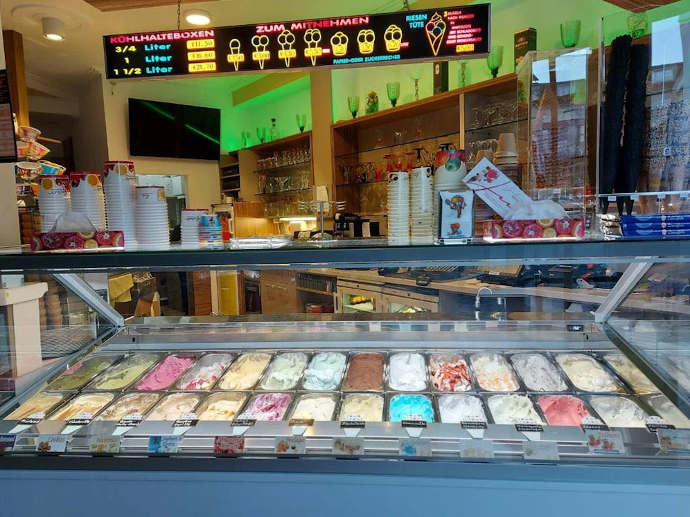 Der Eissalon Julia in Mürzzuschlag (Stmk.) findet keine Fachkräfte. Gäste müssen sich jetzt selbst bedienen.