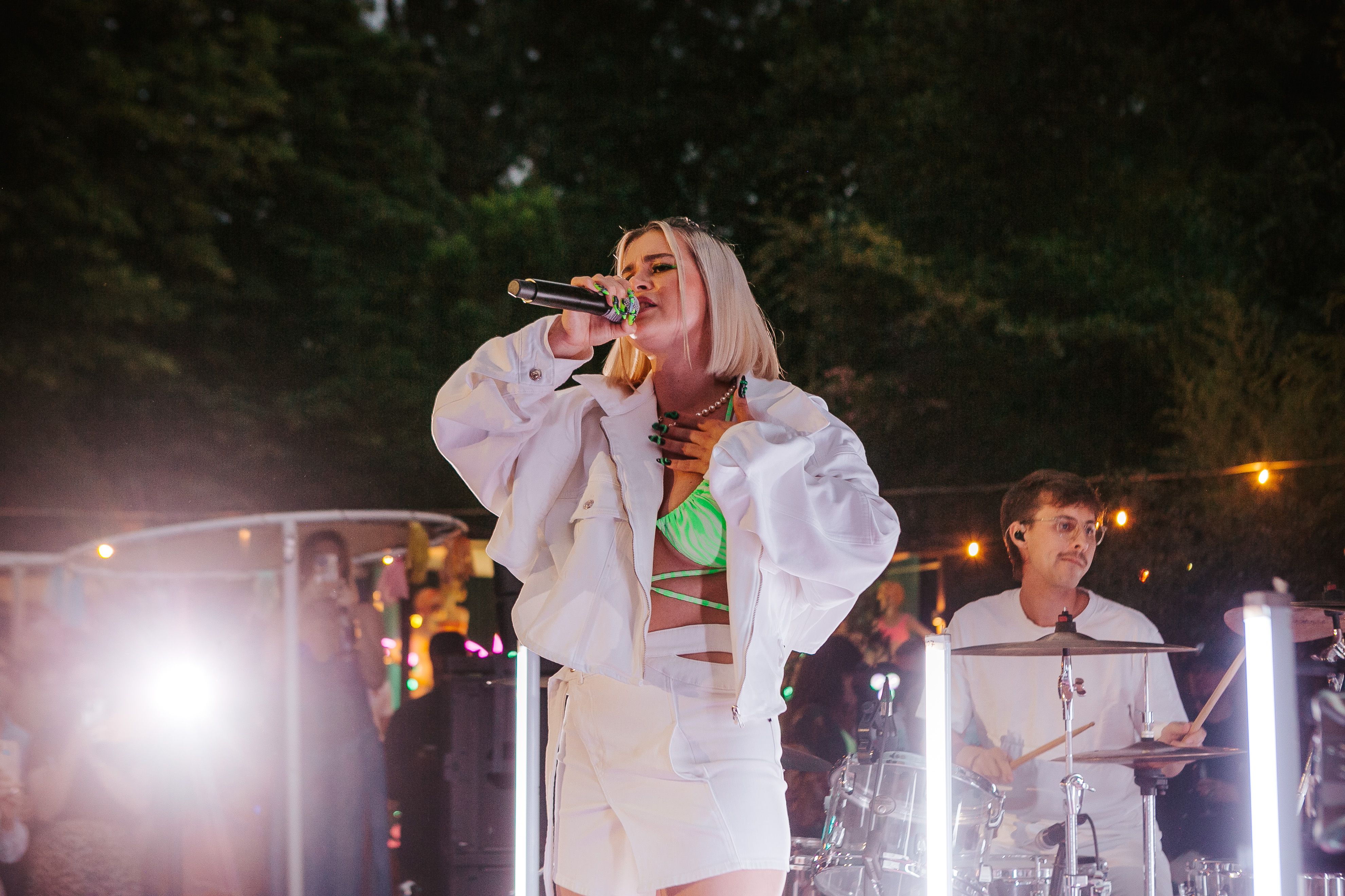 Mathea sagt ihre Shows alle ab.