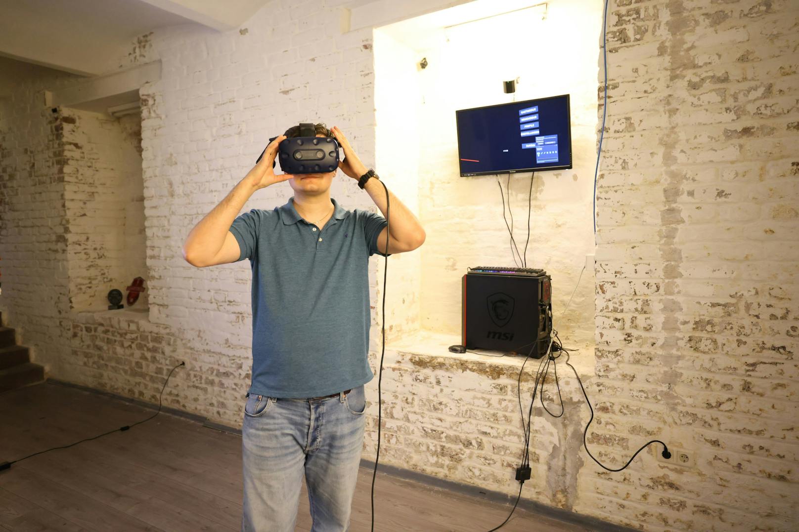 Mit Hilfe von VR-Brillen tauchen Besucher im "Vienna Reality Playground" in über 300 Welten ein.