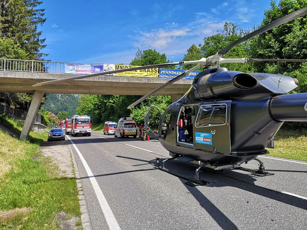 Die Autolenkerin wurde mit dem "Martin 3" ins Krankenhaus geflogen.