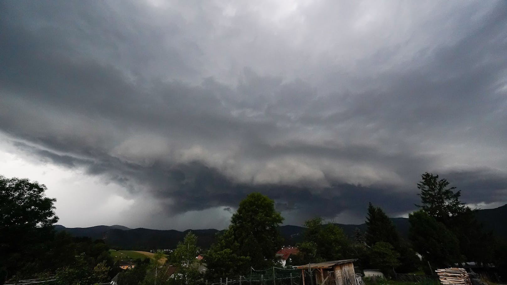 Heftige Gewitter bringen Sintflut-Regen nach Österreich