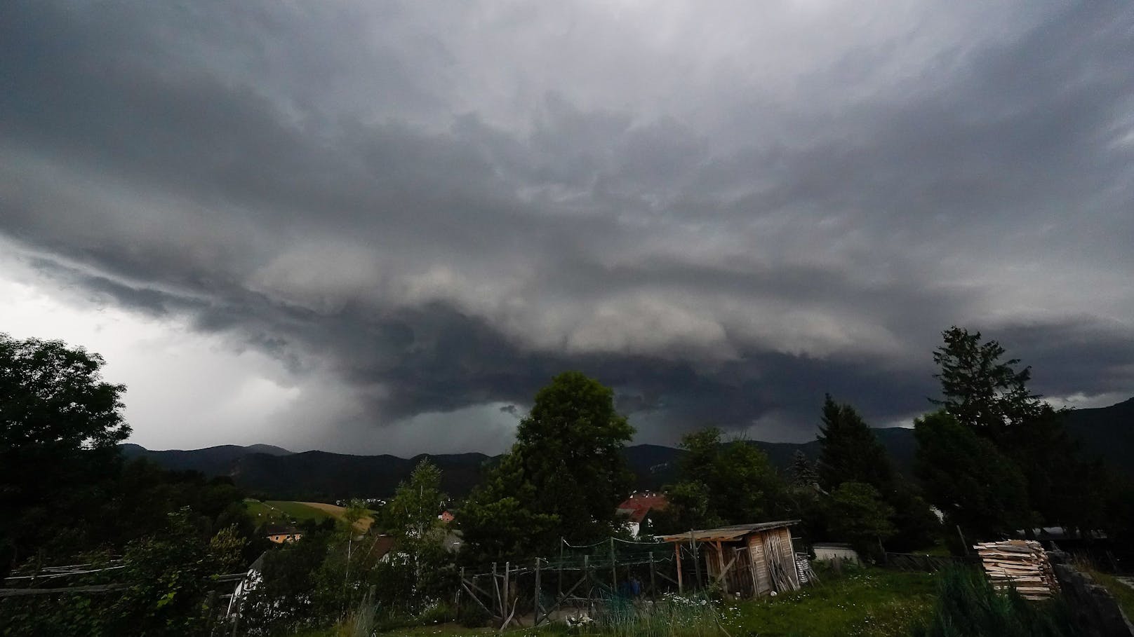 Erste Warnungen! Hagel-Gewitter trifft jetzt Österreich