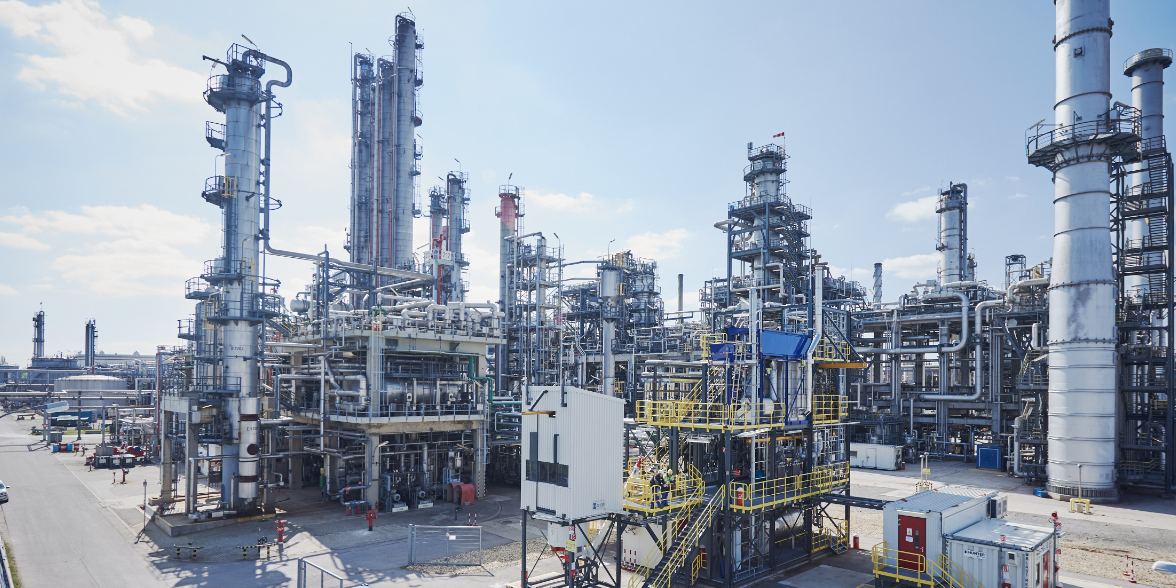 Bei einem mechanischen Zwischenfall in der Raffinerie Schwechat wurden zwei Personen verletzt.