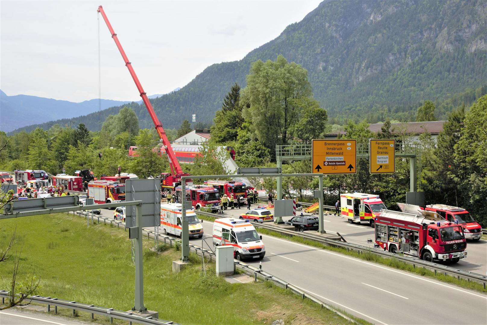 Am Freitag (03.06.2022) starben fünf Menschen bei einem schweren Zugunglück bei Garmisch-Partenkirchen.&nbsp;