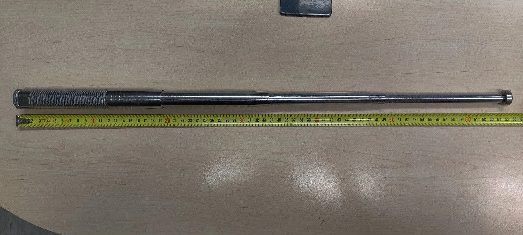 Bei den Ladendieben wurde auch ein Schlagstock sichergestellt.