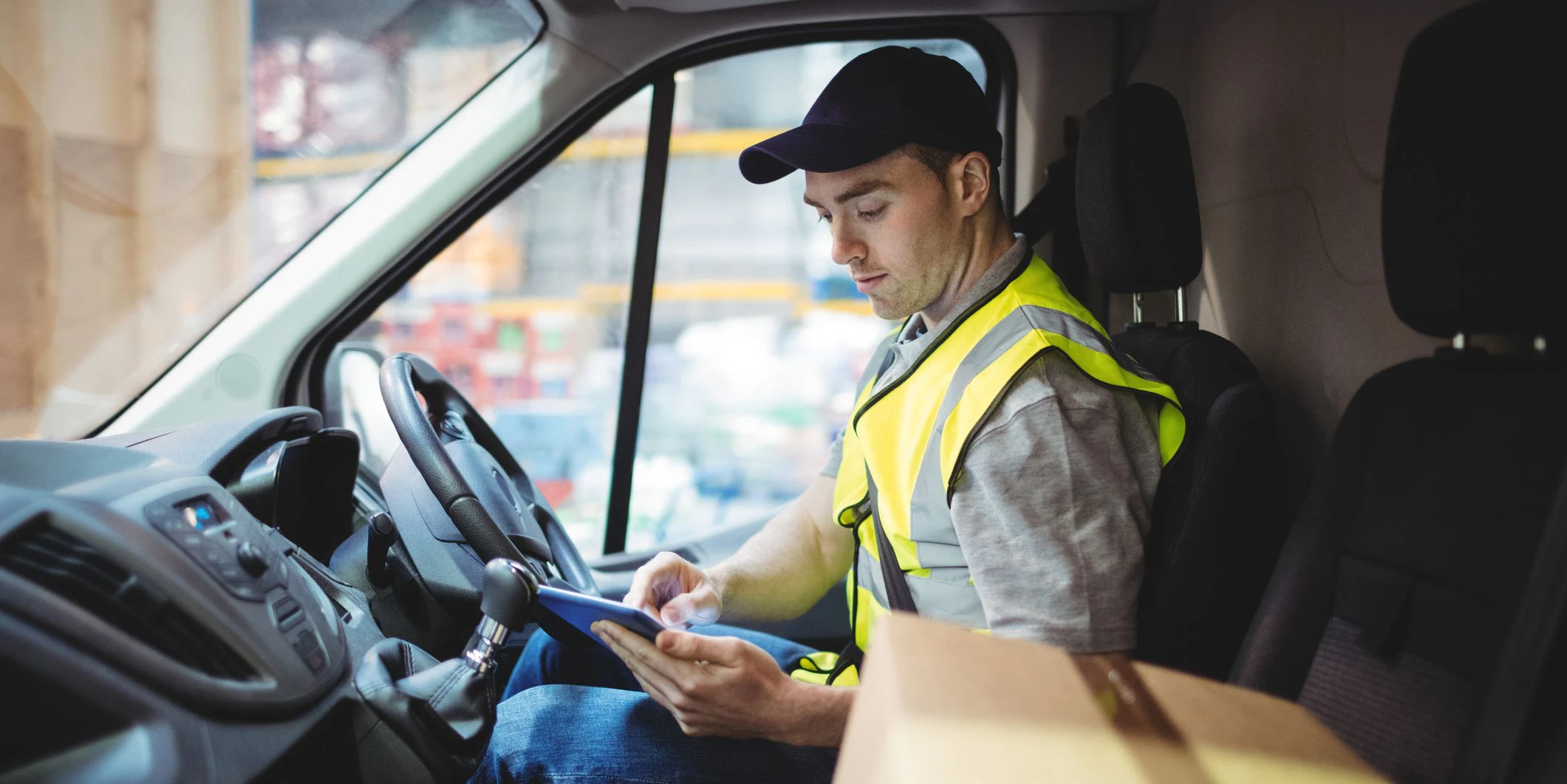Die Polizei zog die Rennenfahrenden Paketzusteller aus dem Verkehr. (Symbolbild)