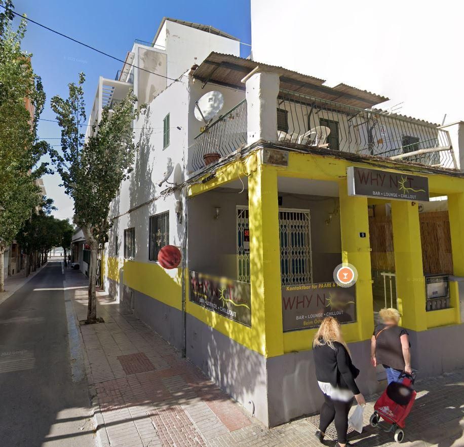 Die Bar Why Not Mallorca im Zentrum von Arenal brannte fast komplett aus.