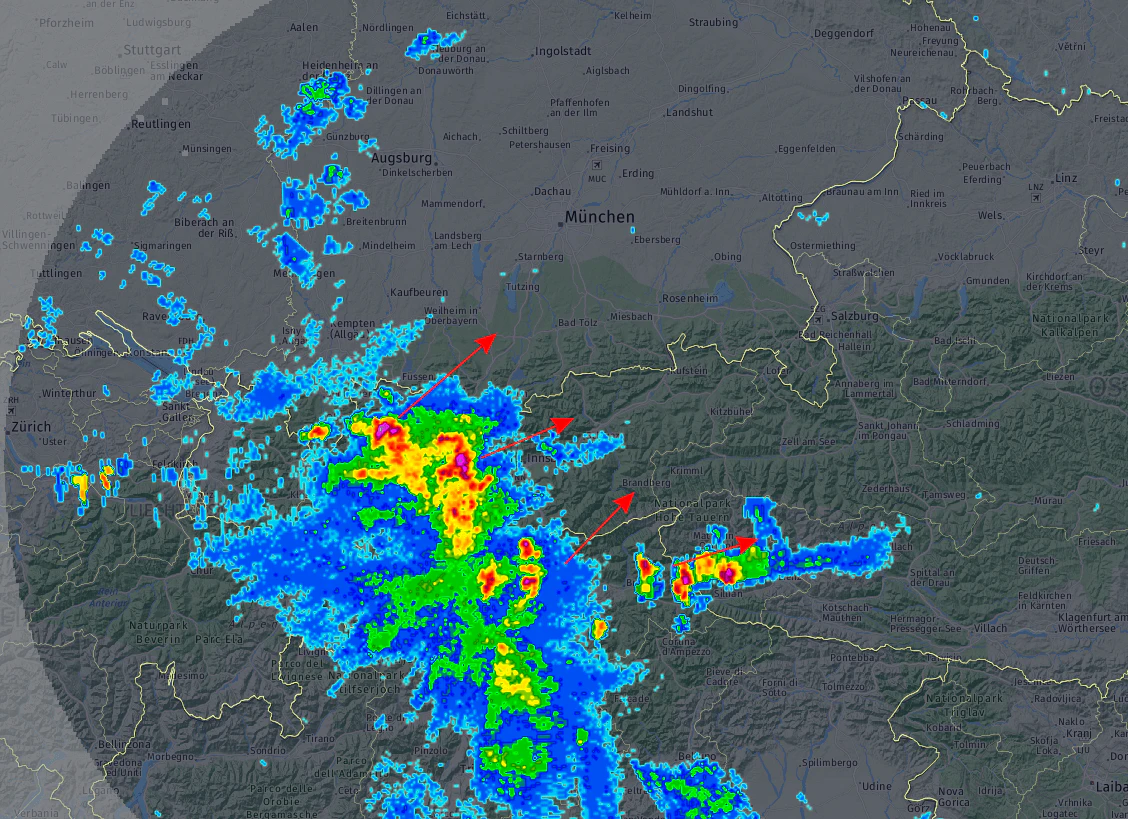 15.20 Uhr: die erste Regenfront rollt über Österreich.