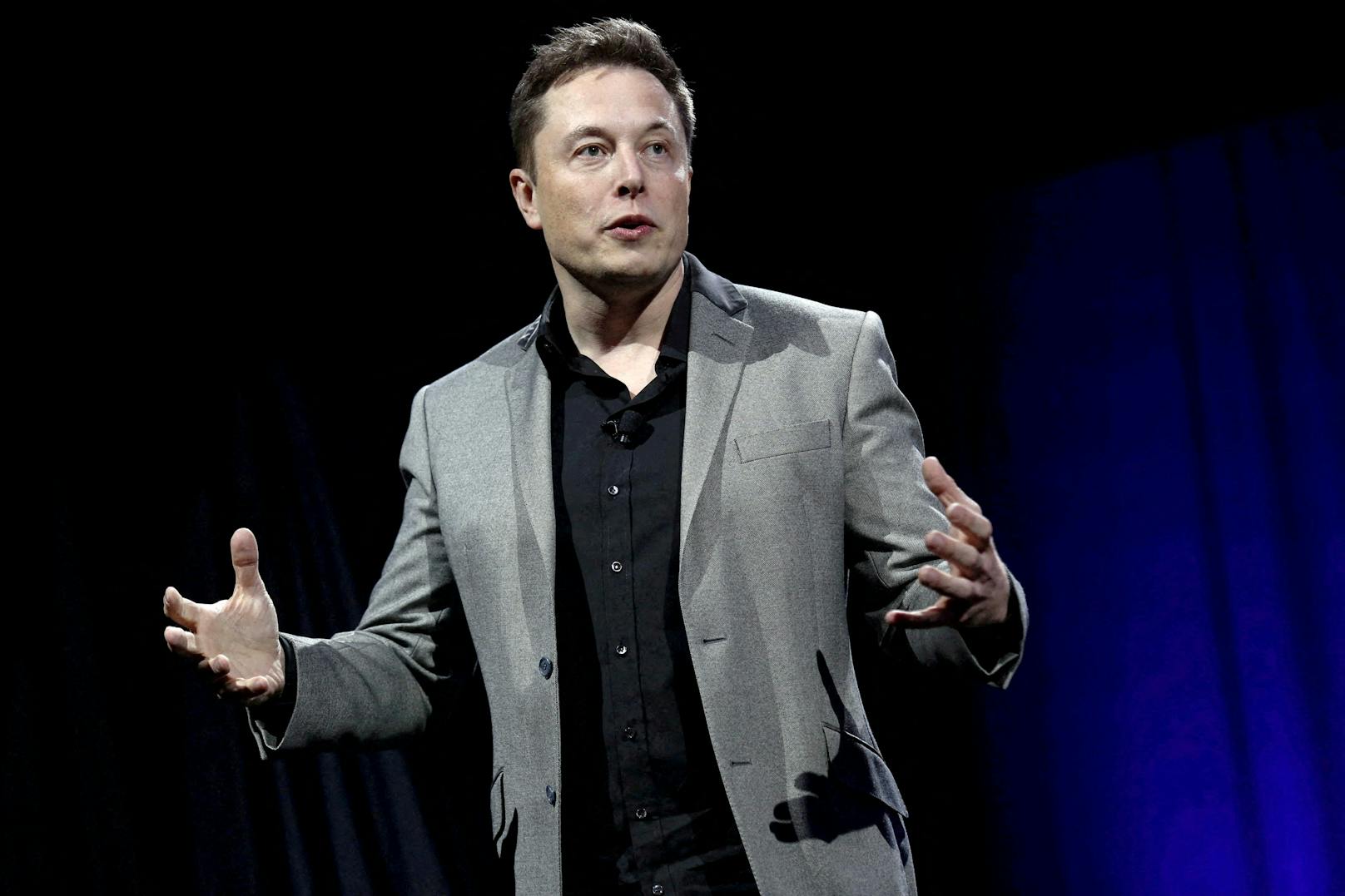 Tesla-Chef Elon Musk hat seine Mitarbeitenden in einer internen E-Mail dazu aufgefordert, wieder zurück ins Büro zu kommen.