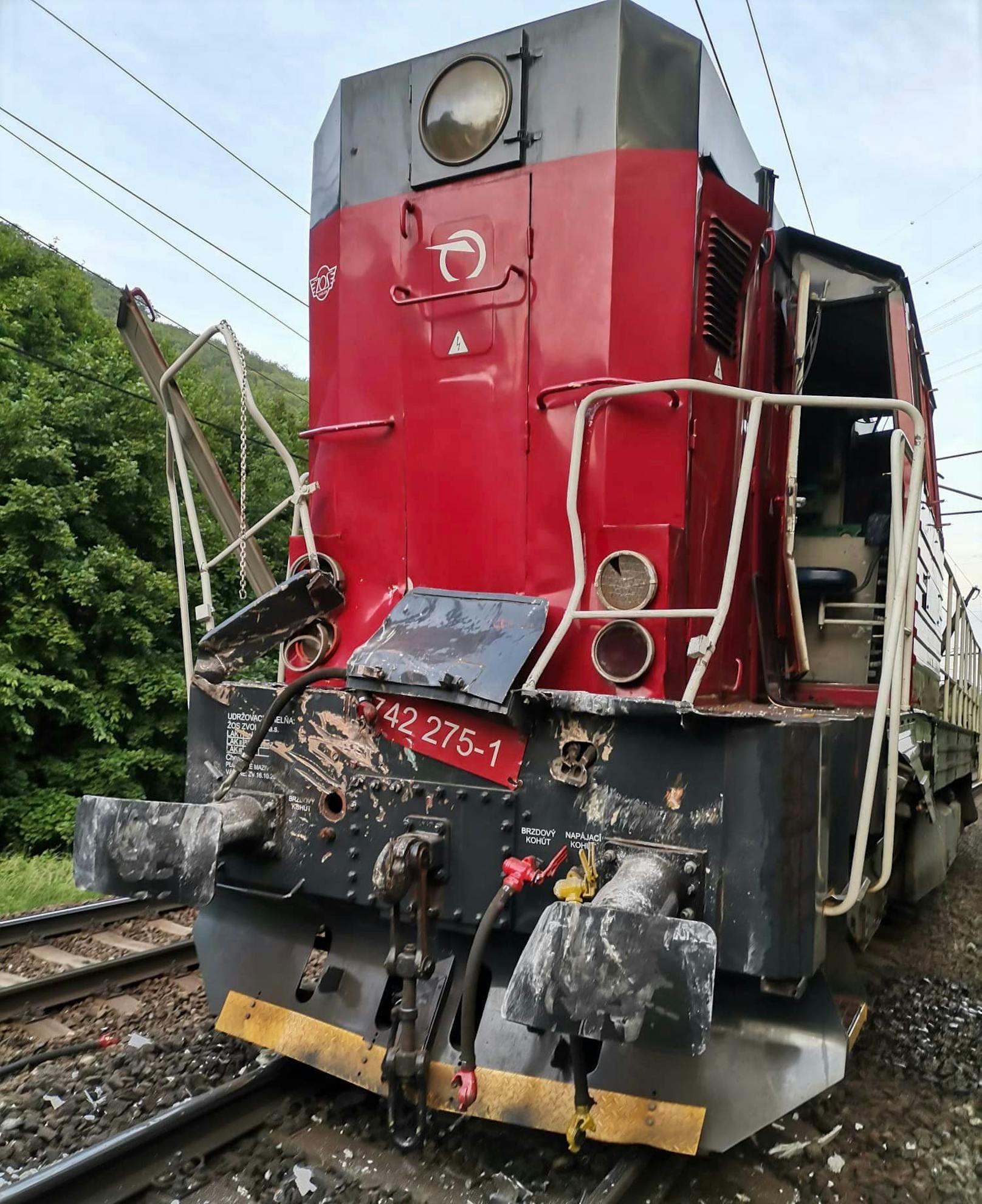 Schweres Zugunglück in der Slowakei mit Dutzenden Verletzten. Bilder vom Einsatzort bei der Gemeinde Strecno am 3. Juni 2022.