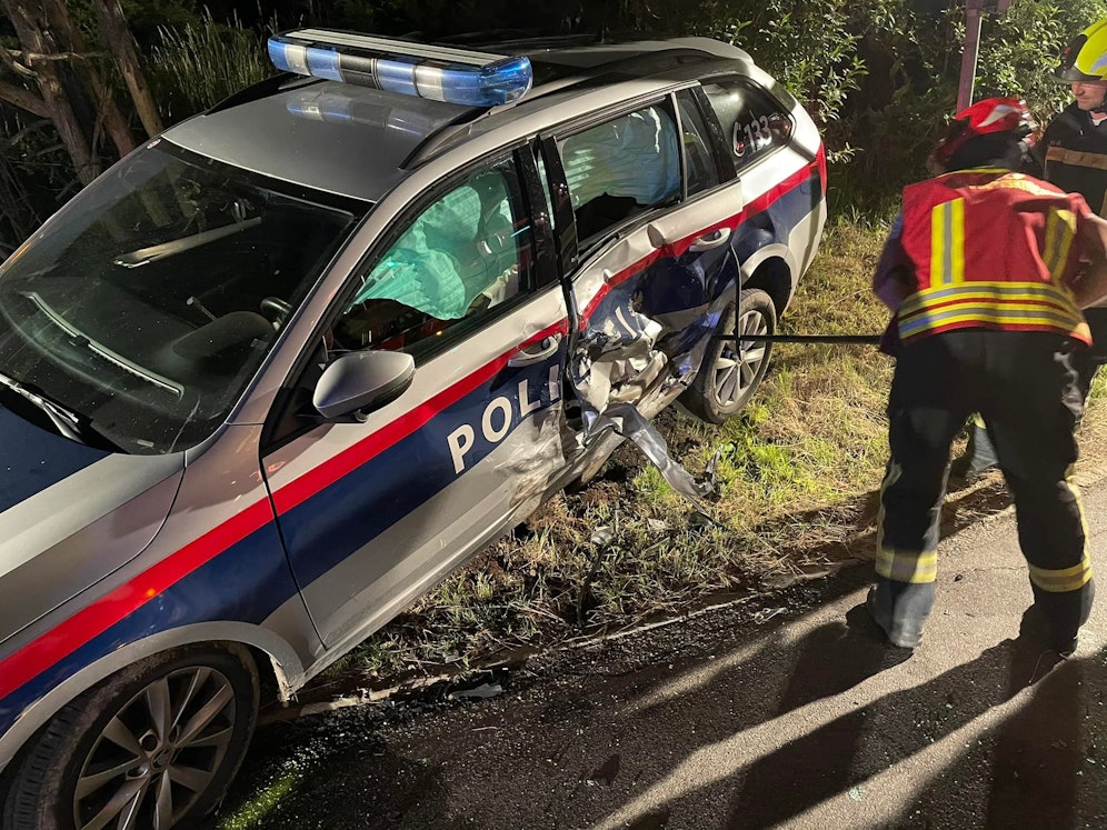 Der Pensionist krachte in einen Streifenwagen.