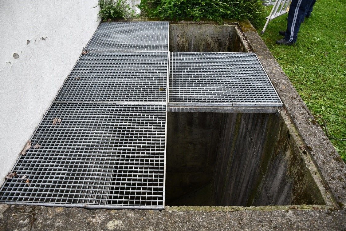 Bei diesem Lüftungsschacht spielten die Kleinkinder. Dann kam es zu dem tragischen Unfall.&nbsp;