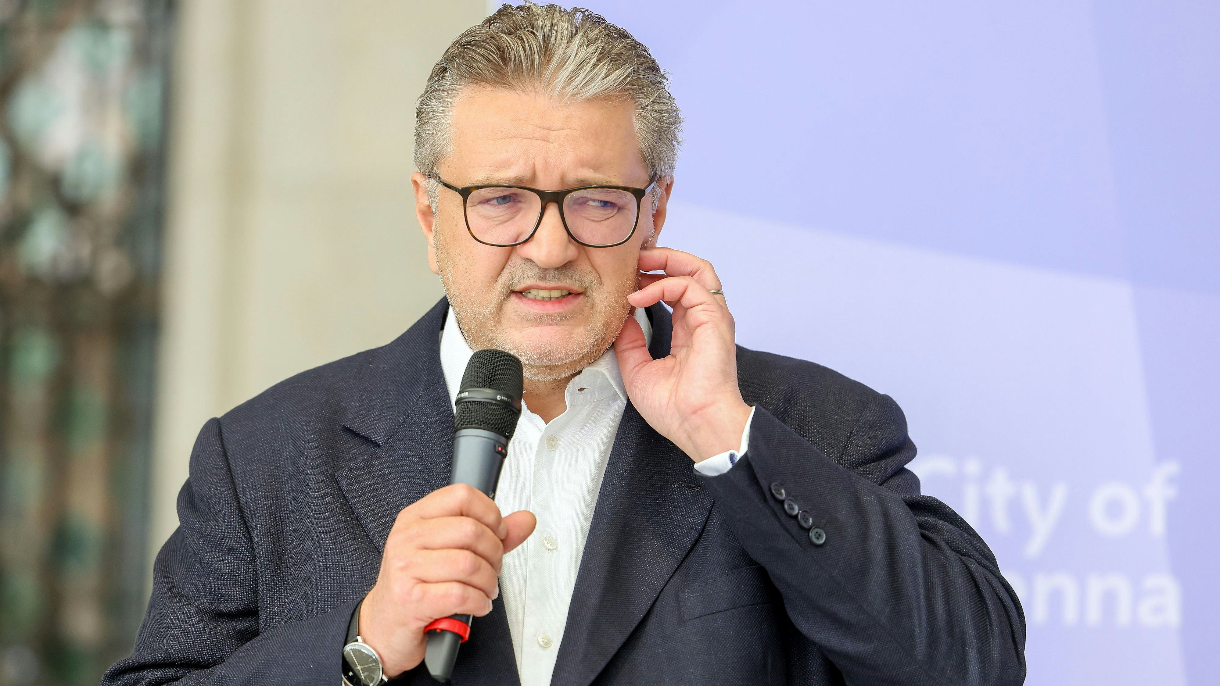 Peter Hacker ist beunruhigt über das Aus der Schul-Tests.