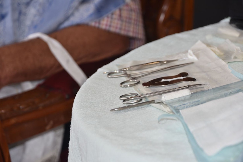 Der Säugling befindet sich in kritischem Zustand.