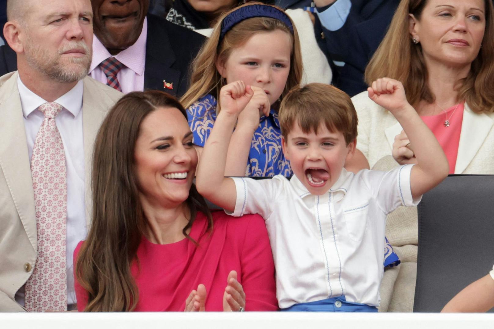 Herzogin Kate und Prinz Luis sind very amused.