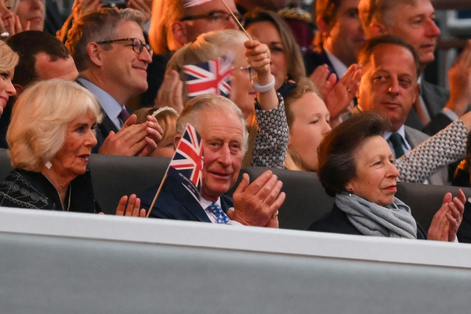 Prinz Charles und Camilla im Publikum