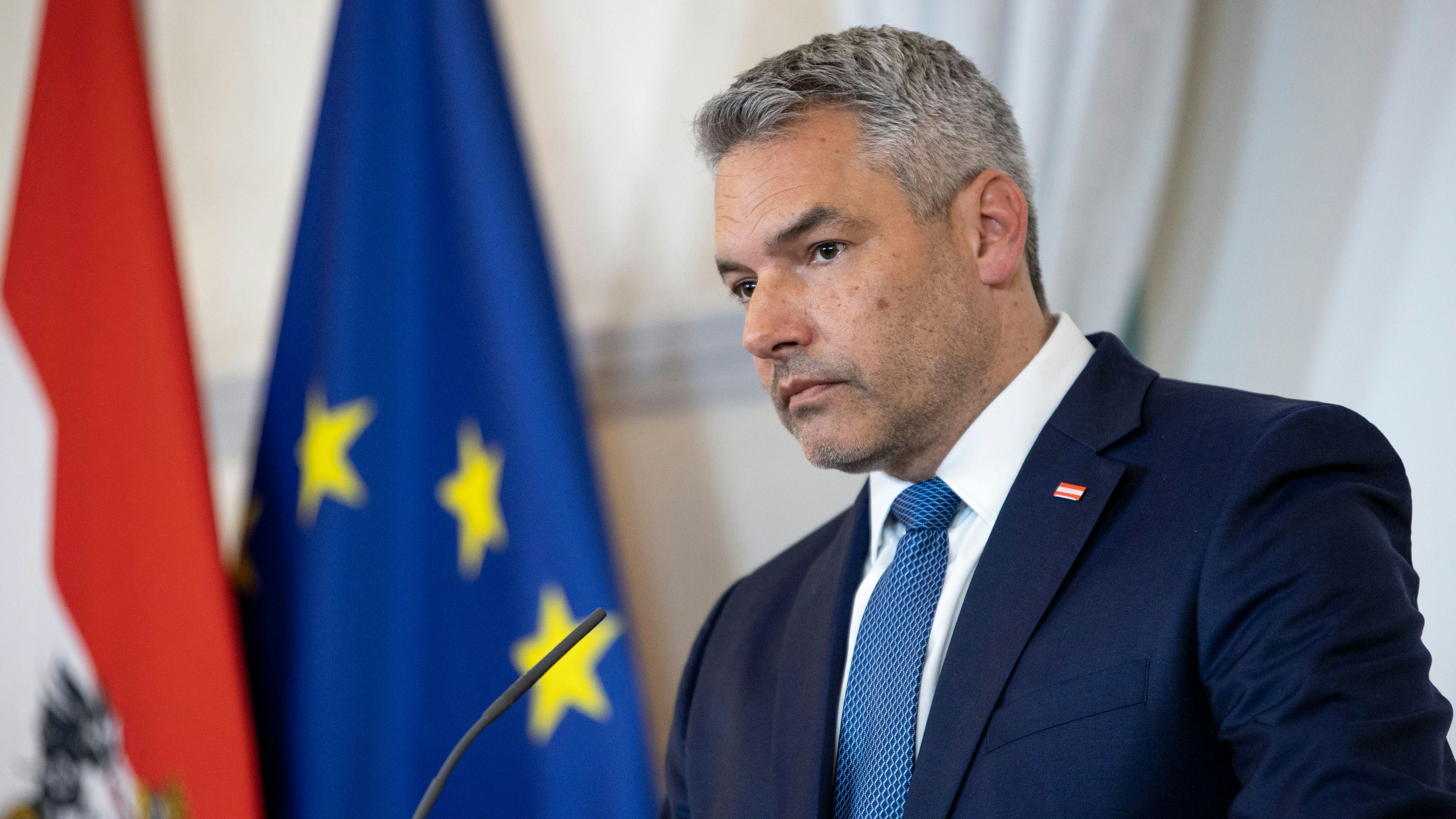 Download von www.picturedesk.com am 05.06.2022 (15:55).  Pressestatement im Bundeskanzleramt in Wien. Im Bild: Bundeskanzler Karl Nehammer (ÖVP). Wien, Österreich. 27.05.2022 // Press statement in the Federal Chancellery in Vienna, Austria. Picture: Federal Chancellor of Austria Karl Nehammer (OEVP). Vienna, Austria. May 27th, 2022. - 20220527_PD7948 - Rechteinfo: Rights Managed (RM)