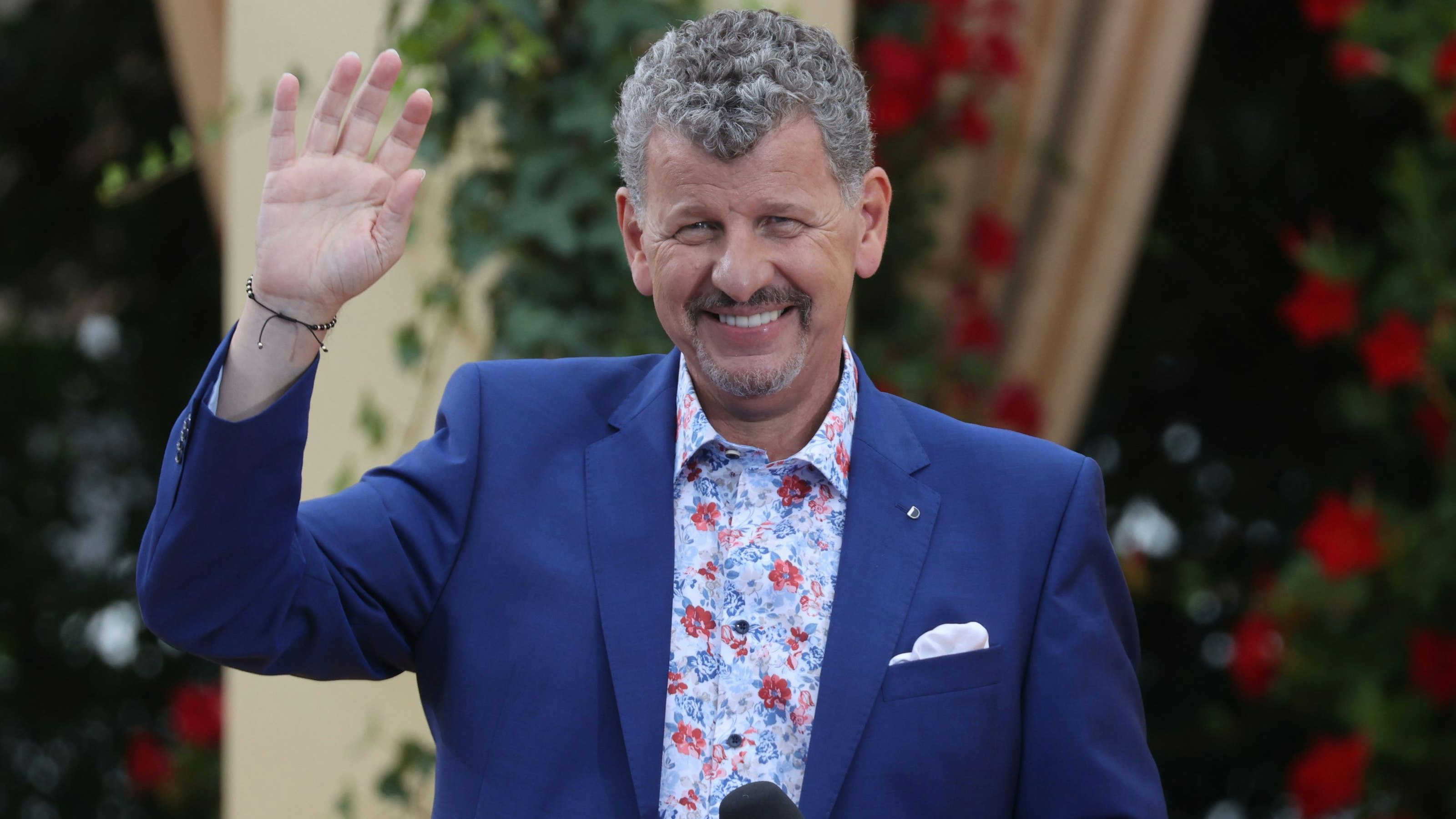 Download von www.picturedesk.com am 05.06.2022 (16:59).  ACT action_36410070 -- Semino Rossi bei der ARD Livesendung Immer Wieder Sonntags aus dem Europapark Rust - 20210822_PD1835 - Rechteinfo: Rights Managed (RM)