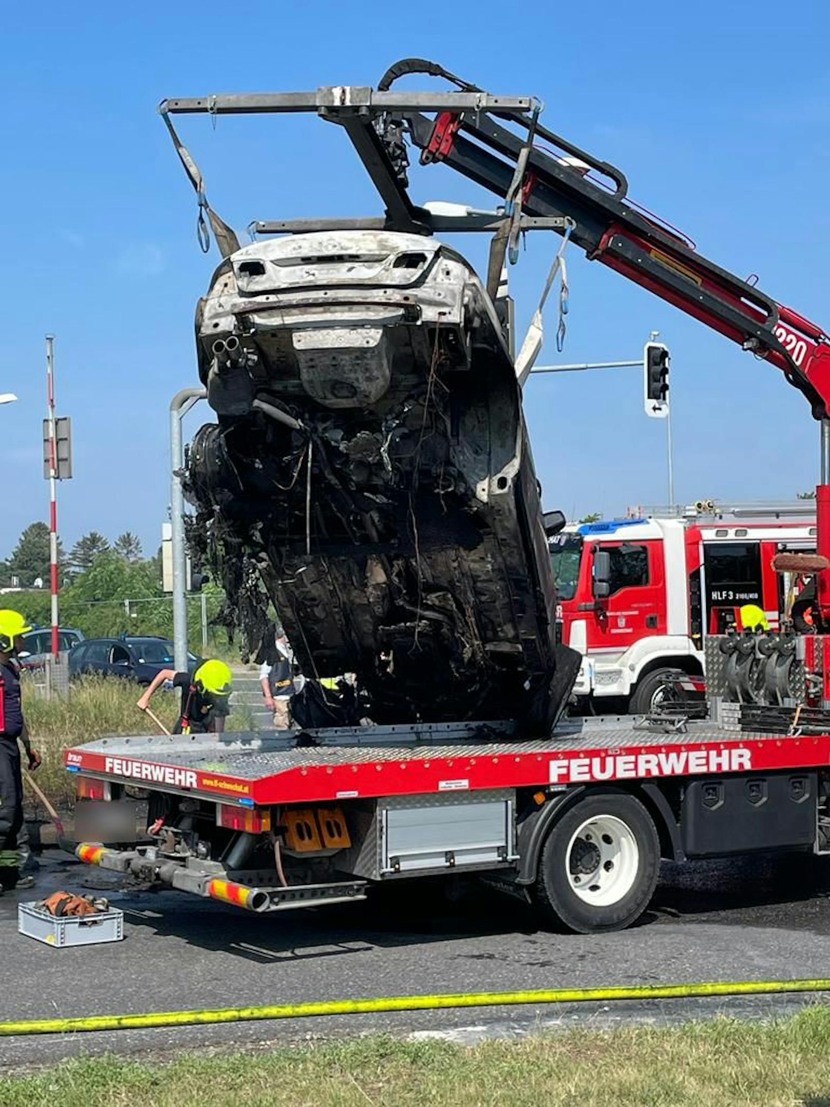 Fahrzeugbrand in Schwechat