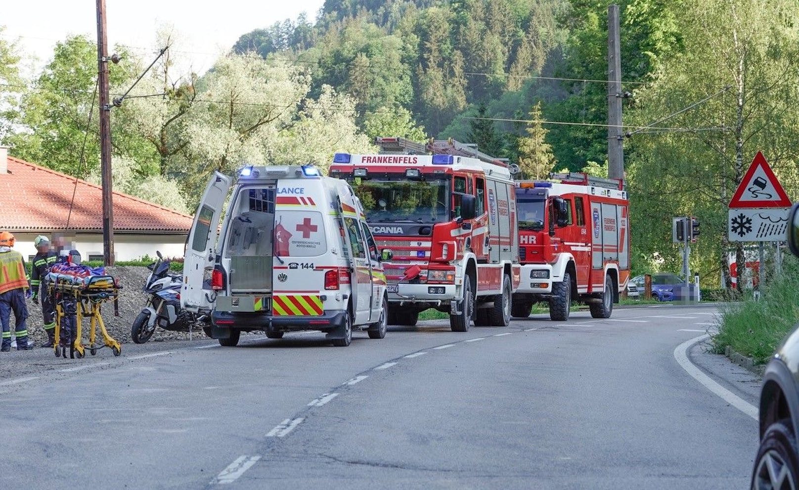 Der Biker wurde mit dem Notarzthubschrauber Christophorus 3 ins Klinikum St.Pölten geflogen.