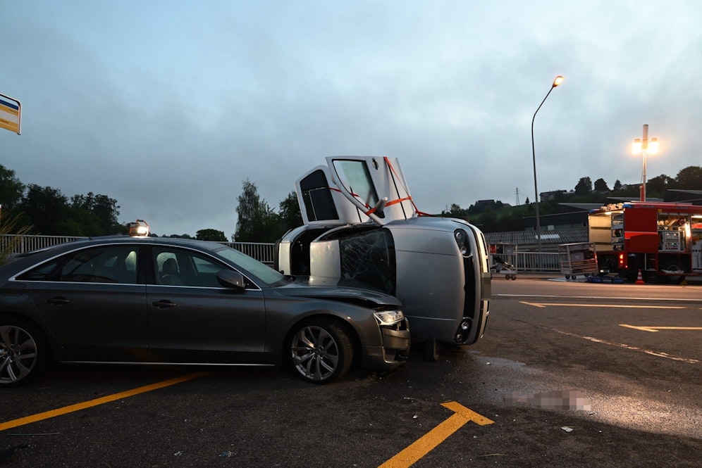 In der Nacht auf Sonntag kam es zu dem schweren Autounfall.