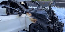 Mercedes geht in Flammen auf- Fahrer (25) überlebt