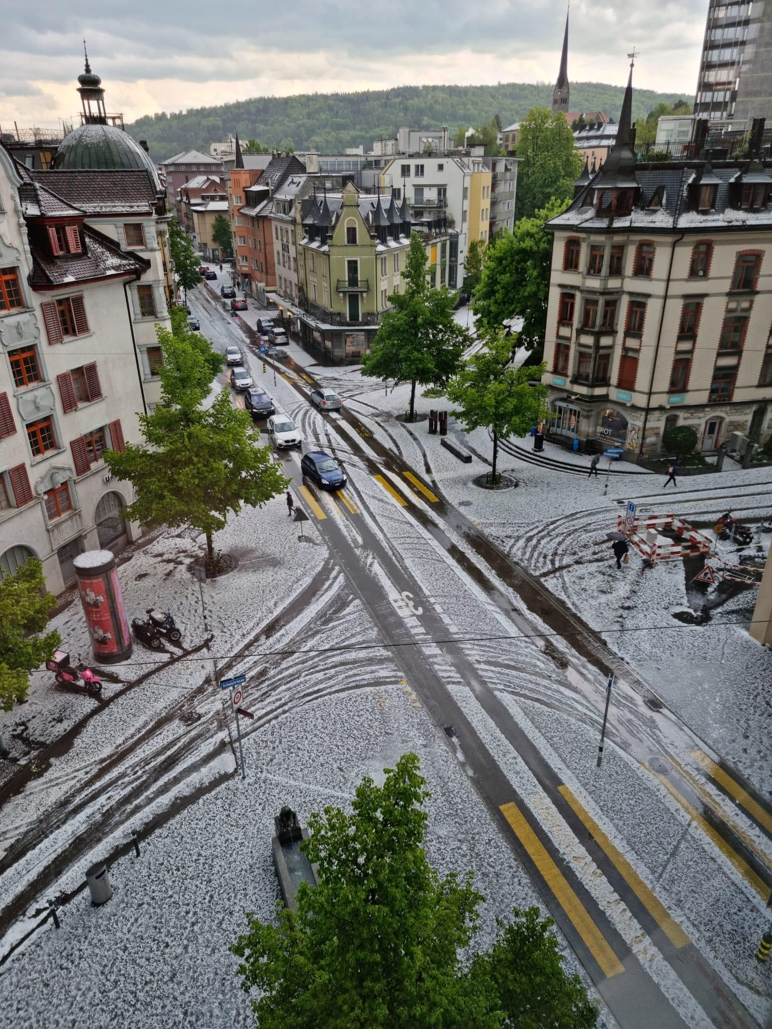 Über das gesamte Pfingstwochenende kommt es in der Schweiz zu heftigen Gewittern und Hagelstürmen.