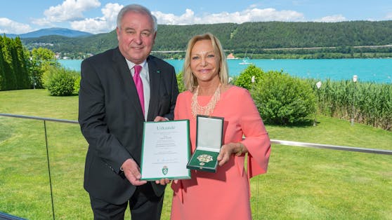 Milliardärin Ingrid Flick feierte am Pfingstmontag den erhalt des Großen Ehrenzeichens der Steiermark.