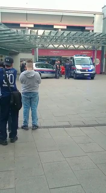 Polizei-Einsatz am Franz Jonas Platz in Wien-Floridsdorf