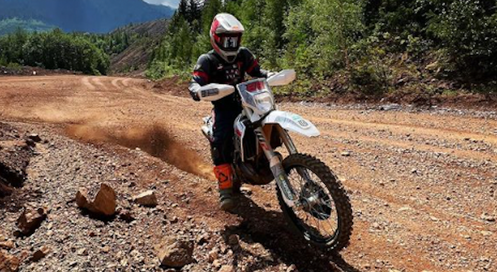 Marcel Hirscher am Motocross-Bike