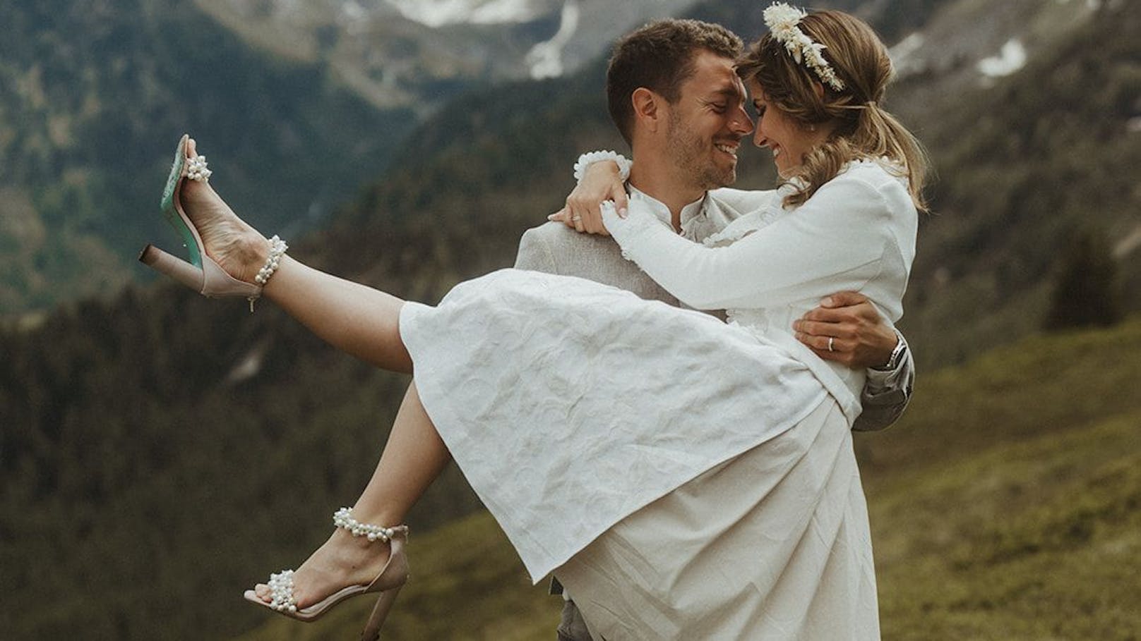Kimberly Budinsky und Christoph Haas heirateten in den steirischen Bergen.