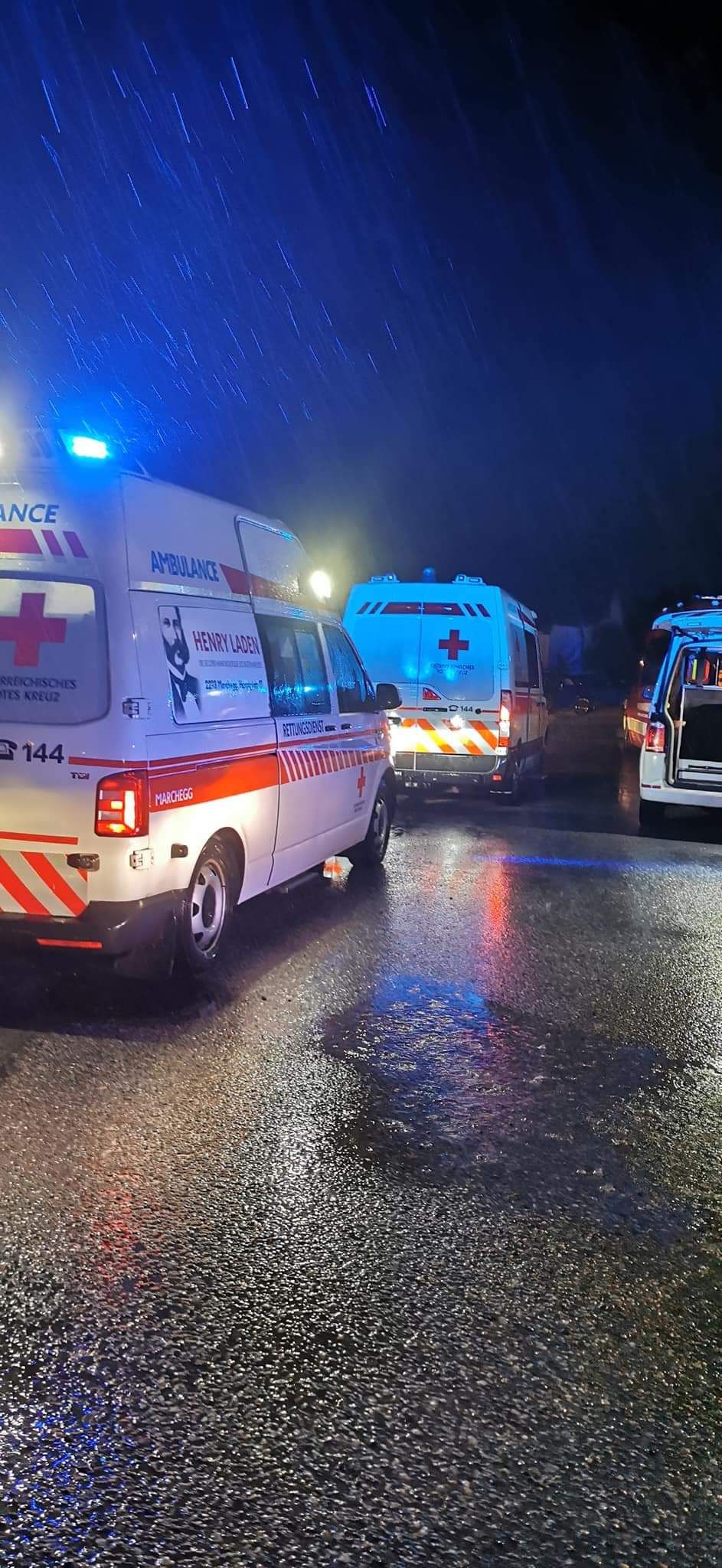 Brand: Einsatzkräfte in Oberhausen vor Ort