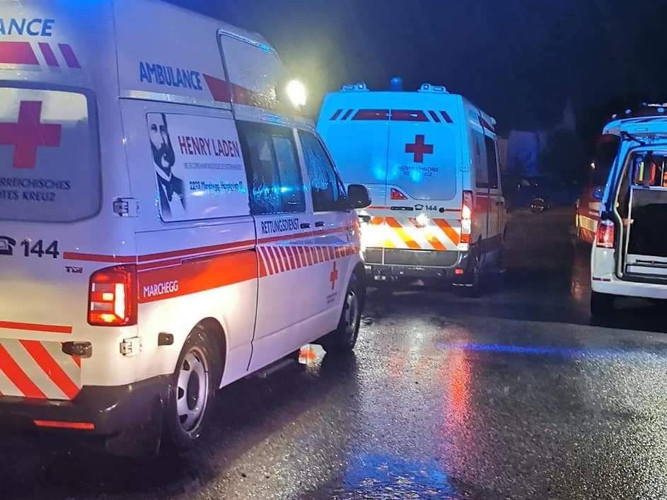 Brand: Einsatzkräfte in Oberhausen vor Ort