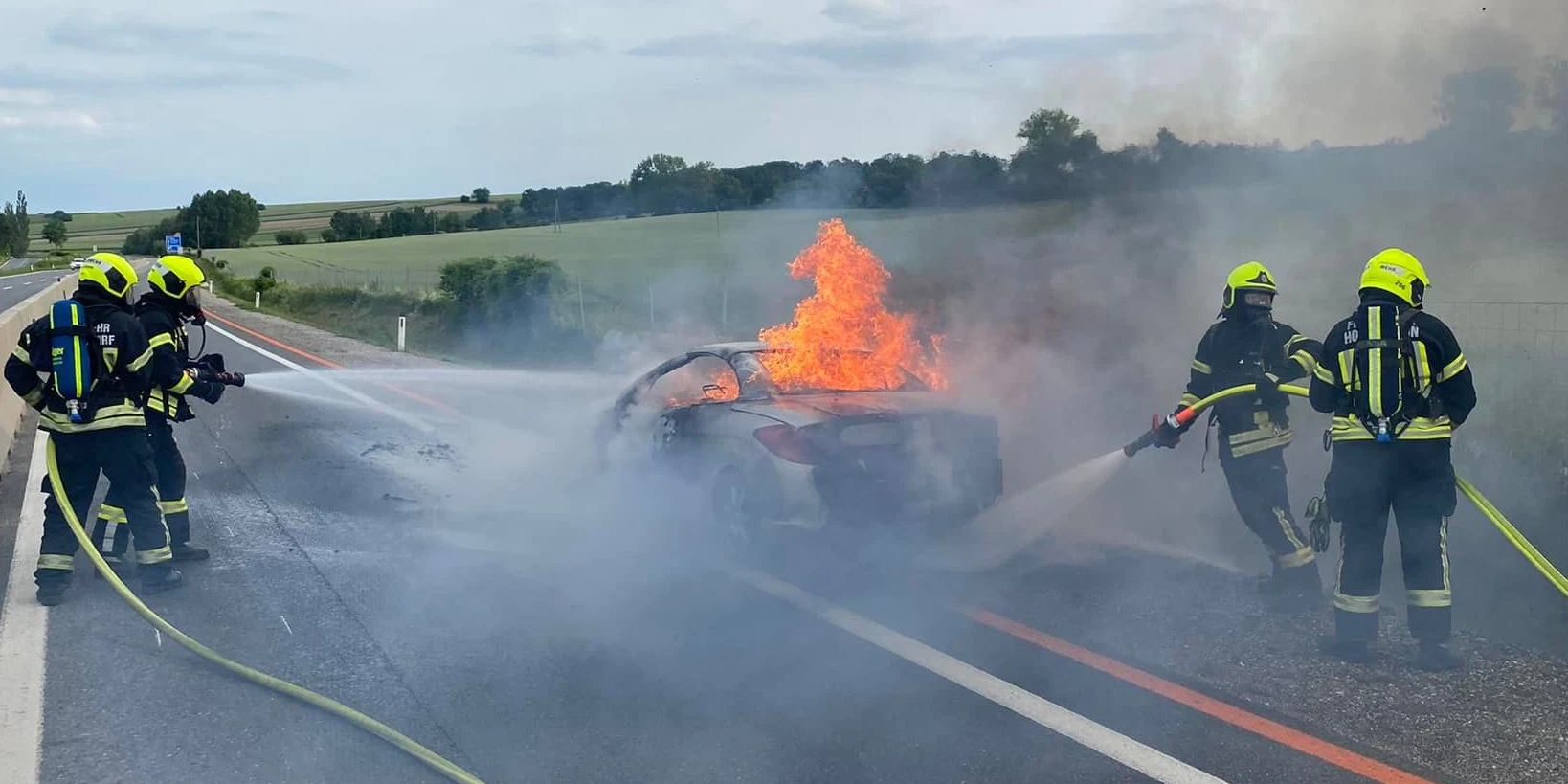 Die Feuerwehr im Löscheinsatz.