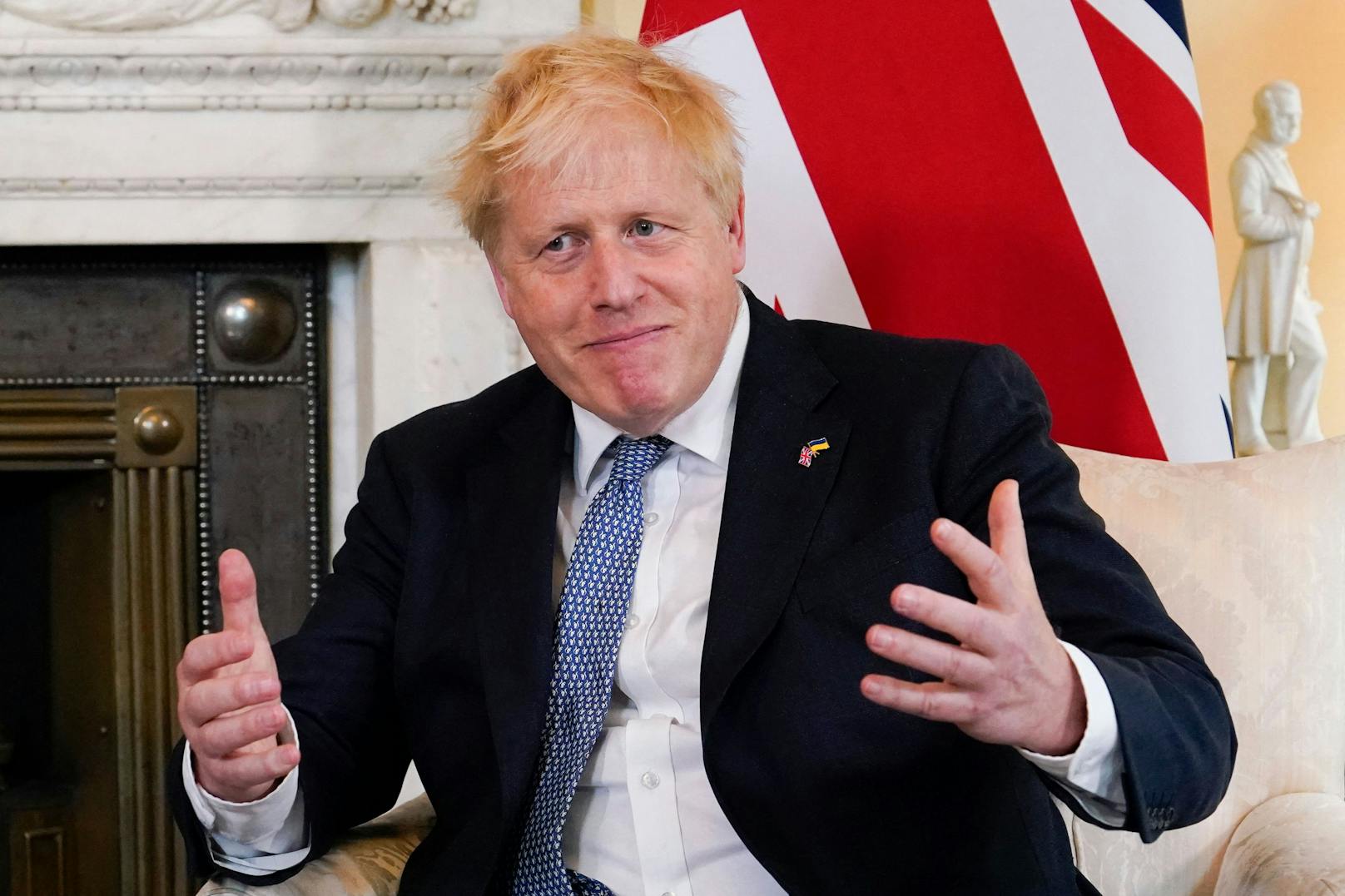 Hat gut Lachen: Briten-Premier Boris Johnson bleibt im Amt. 