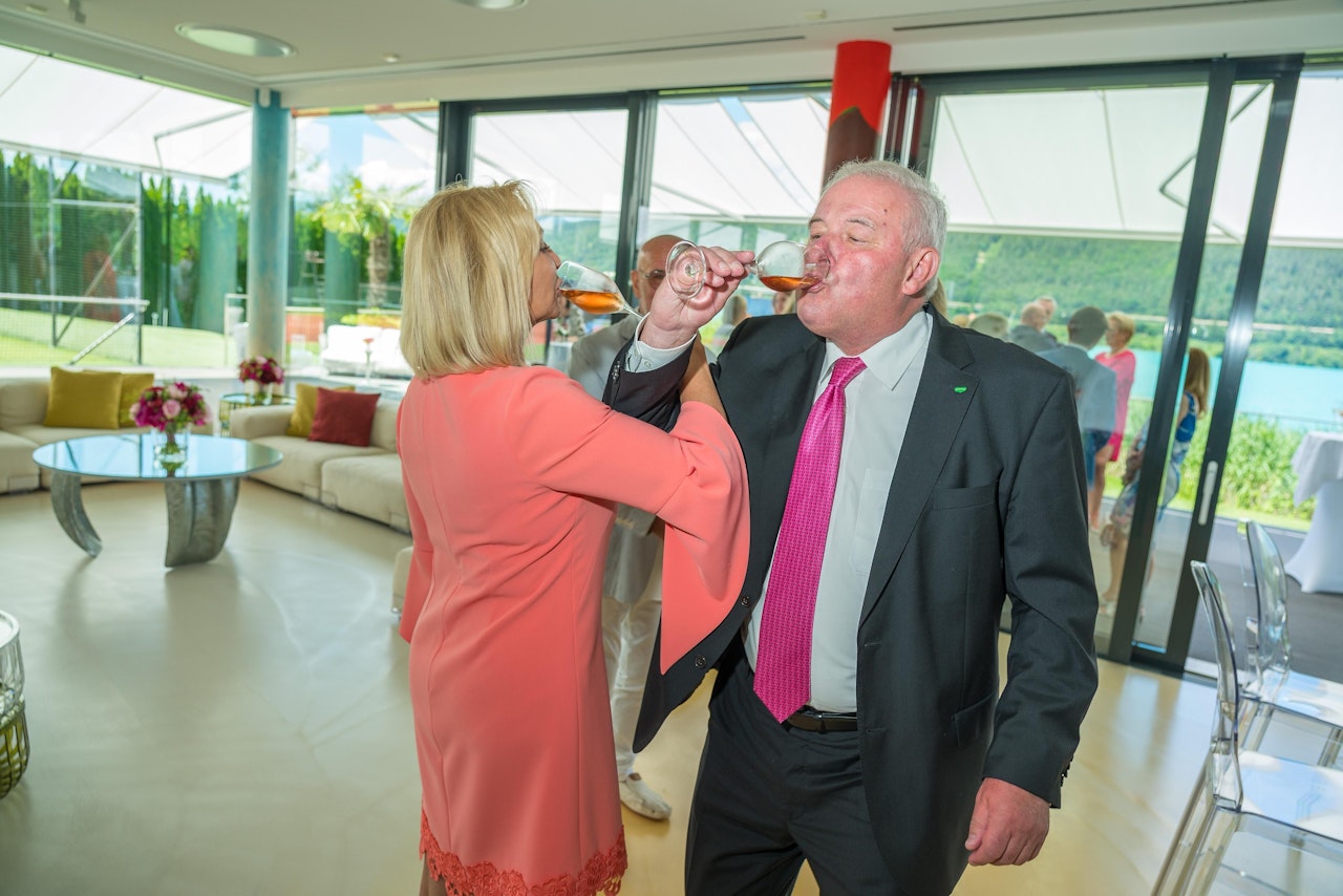 Heute.at - Deshalb pilgerte Landeschef zu Milliardärin nach Kärnten