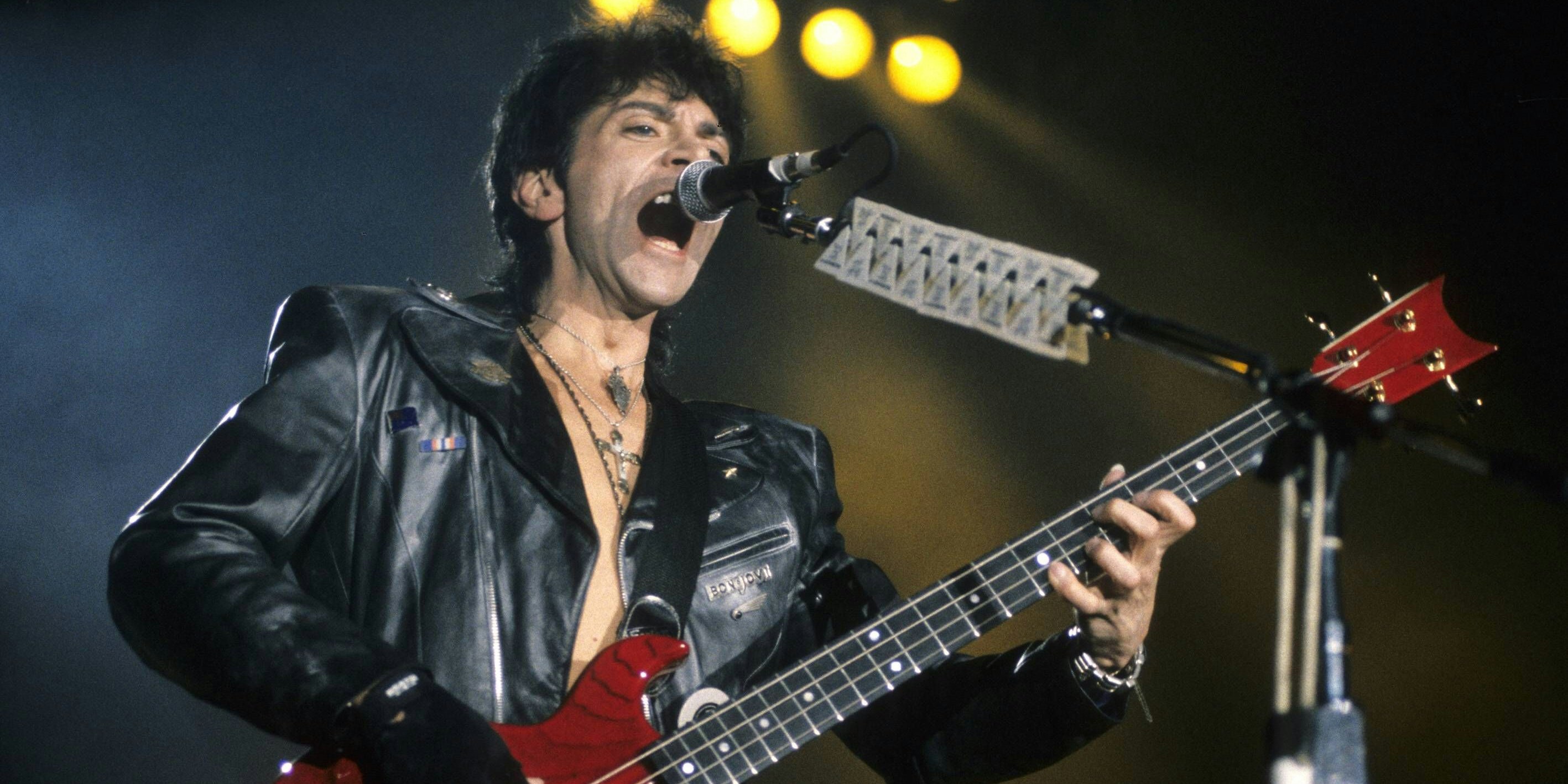 Die Rocker trauern um ihren Bassisten.