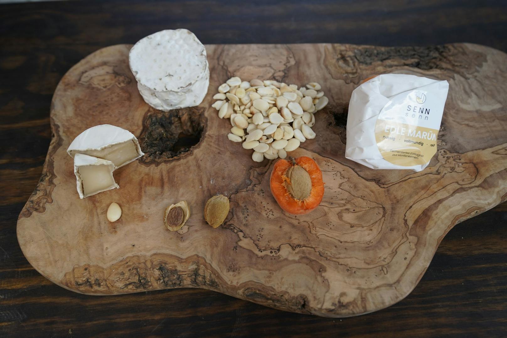 Aus Marillenkernen entwickelt die Firma "SENNsenn" veganen Käse.