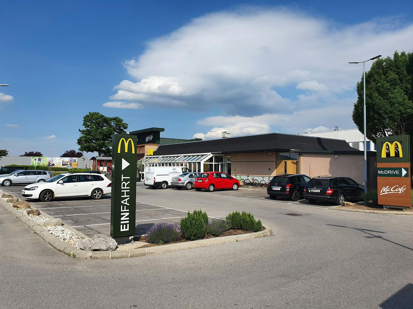 Die Parkplätze bei der McDonald's-Filiale in Korneuburg.