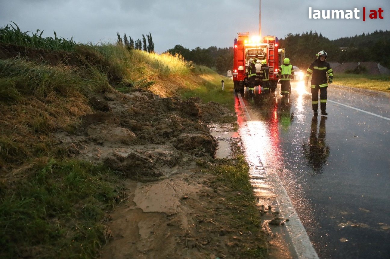 800 Einsätze nach starkem Unwetter allein in OÖ.