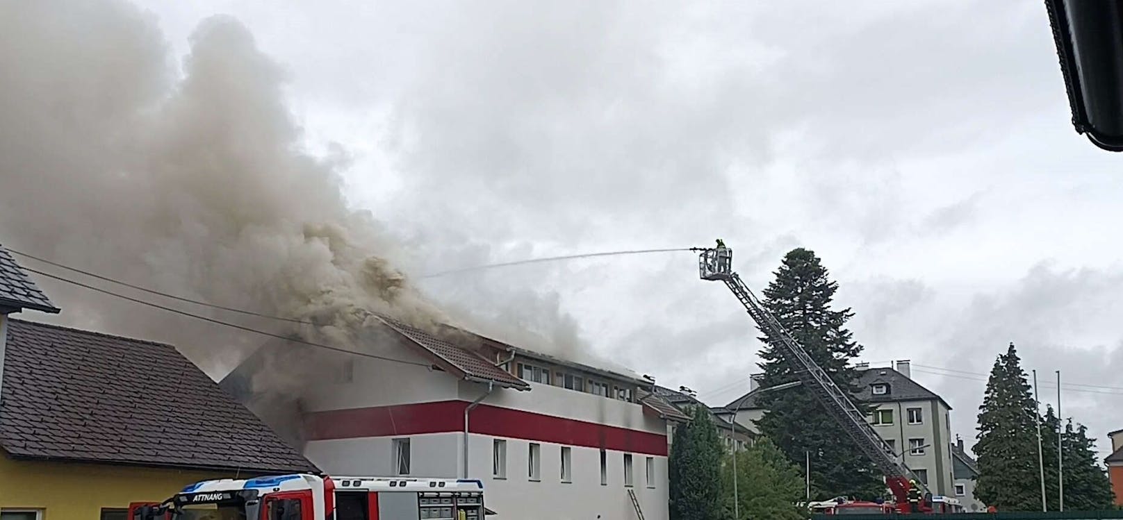 Das Haus steht in der Ortsmitte von Attnang-Puchheim.