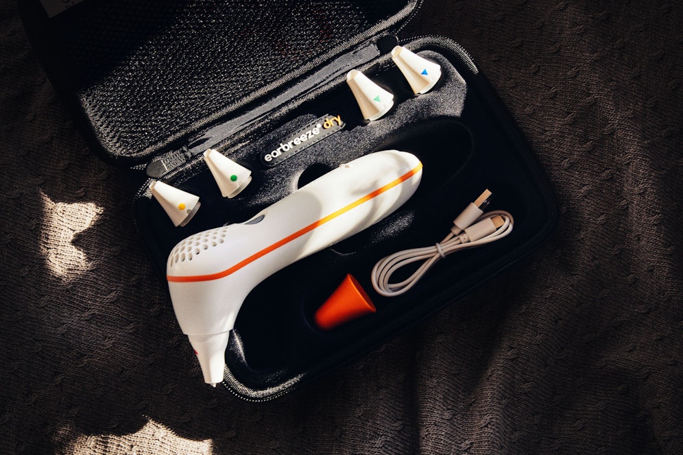 Jetzt teilnehmen und gewinnen: Wir verlosen 2x&nbsp;earbreeze® dry für deinen beschwerdefreien Sommer.