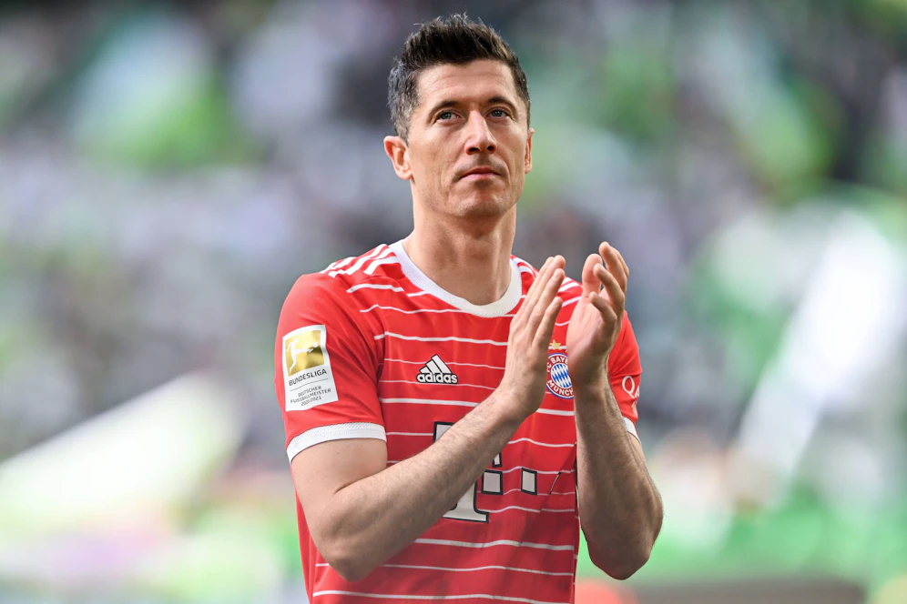 Robert Lewandowski legt noch einmal gegen die Bayern nach. 