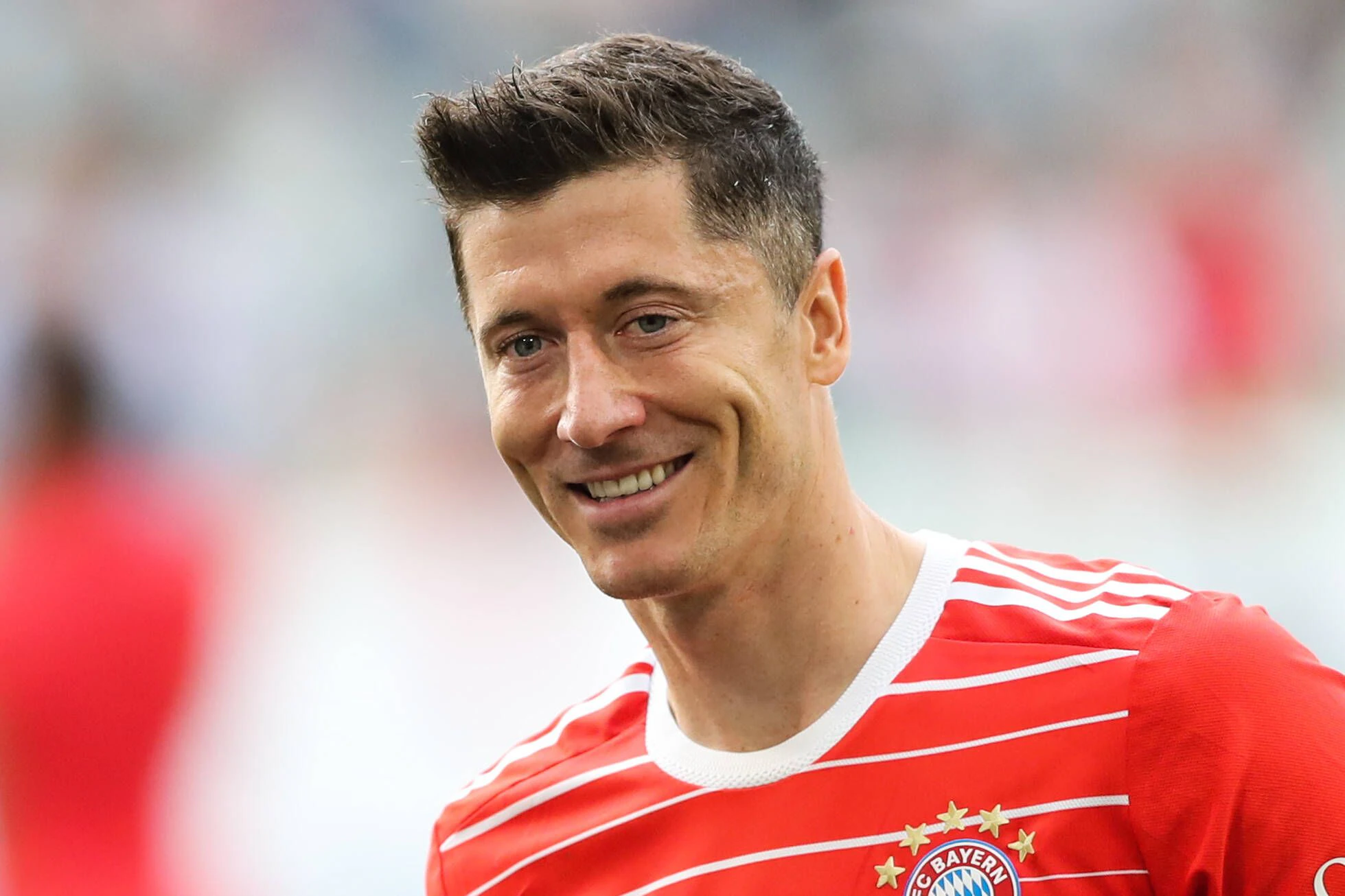 Robert Lewandowski könnte sich den Paragraph 17 der FIFA zunutze machen. 