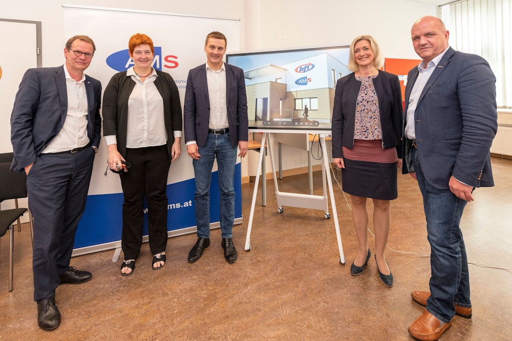 EVN-Vorstandssprecher Stefan Szyszkowitz, Sigrid Stagl (WU Wien, Ökonomin und Forscherin), AMS NÖ-Chef Sven Hergovich, Martina Kaschütz (AMS NÖ Expertin), AK NÖ-Präsident Markus Wieser (v.l.)