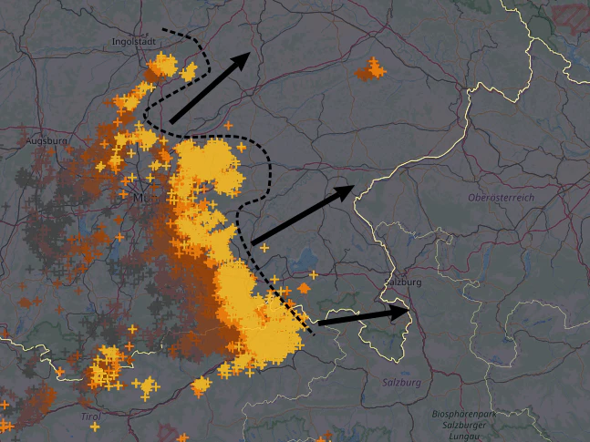 Am Südende der Gewitterlinie kam es zu Hagel mit enormen Korngrößen.