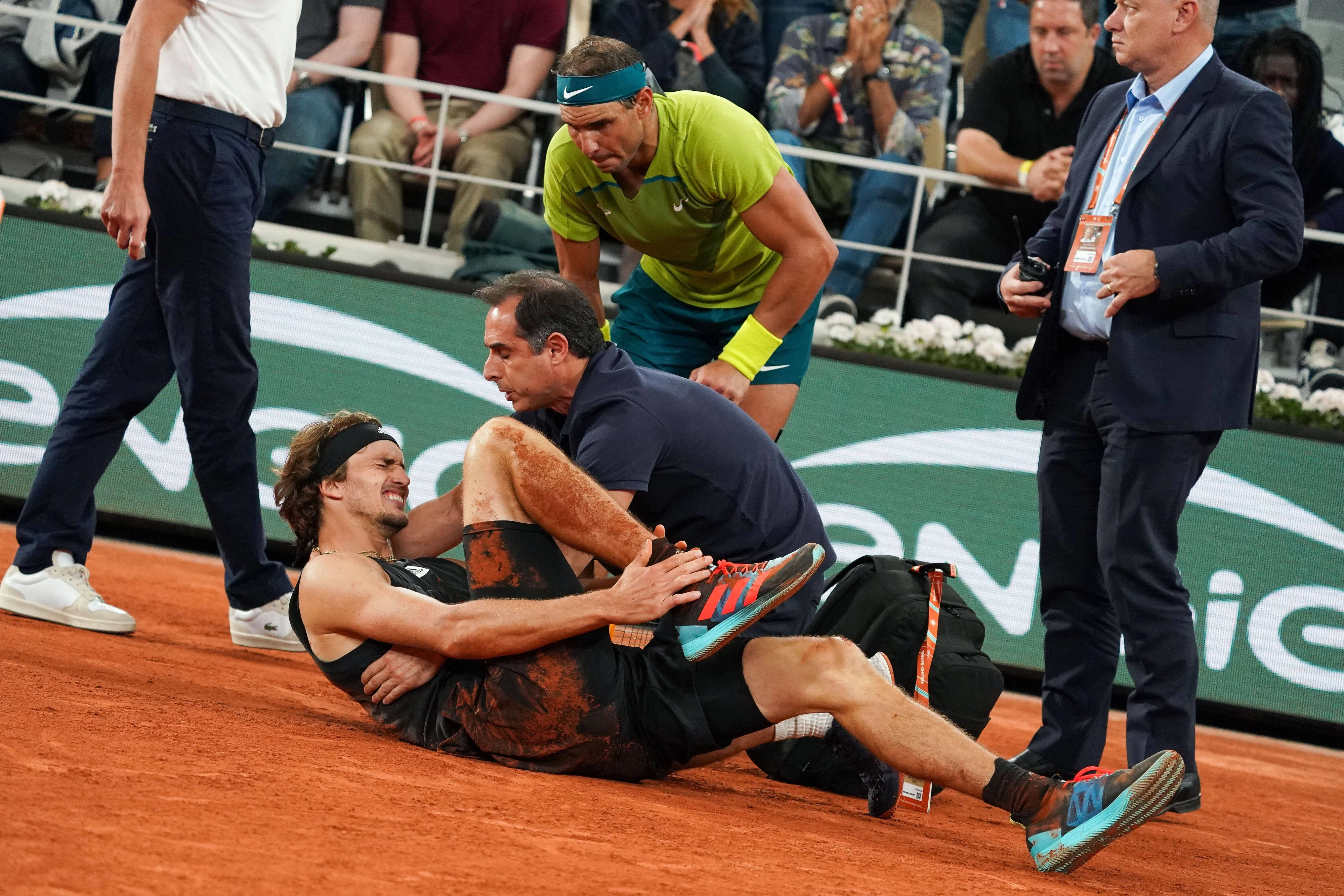 Tennis-Star Alexander Zverev verpasst nach seiner in Paris erlittenen Verletzung auch Wimbledon. 
