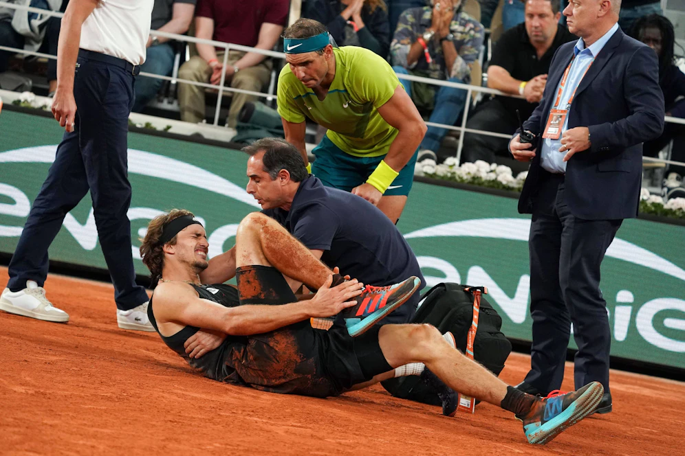Tennis-Star Alexander Zverev verpasst nach seiner in Paris erlittenen Verletzung auch Wimbledon. 