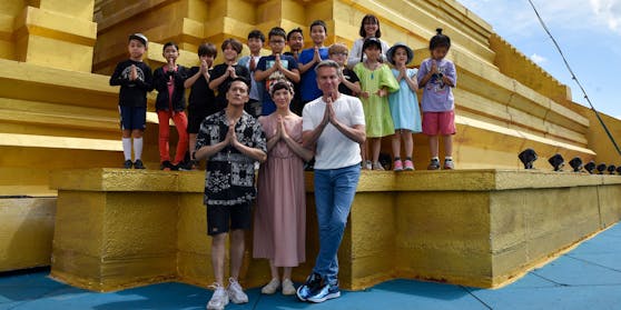Kok-Hwa Lie, Milica Jovanovic und Alfons Haider mit den Prinzessinnen und Prinzen