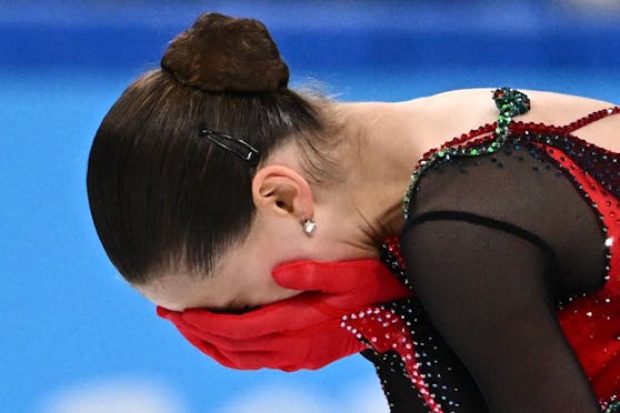 Kamila Walijewa verpasste bei Olympia die Medaillenränge, brach in Tränen aus. 